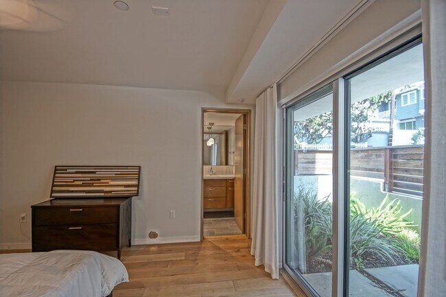 Building Photo - NEWER, LUXURIOUS & MODERN, 2920 SQ FT HOME W/ HIGH END DETAILS, AMAZING DECK/BALCONY SPACE, 2-CAR...