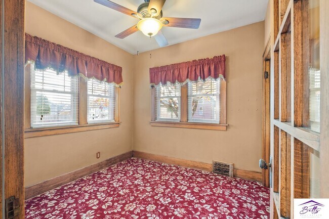 Building Photo - 350 N 41st St