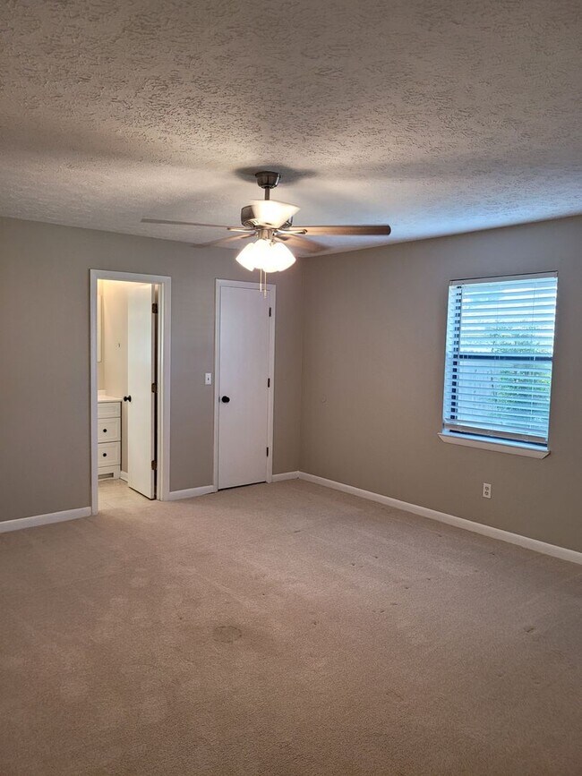 Building Photo - Callaway 3 bedroom 2 bath home with 2 car ...