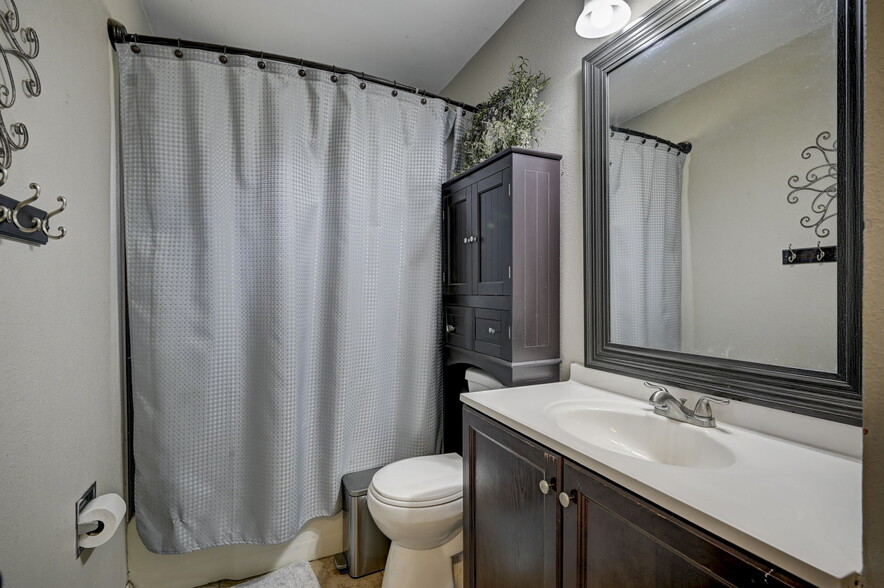 Building Photo - 1222 Hartford St