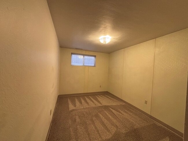 Building Photo - 4 bed, 2 Bath near Old Colorado City - MileStone Real Estate Services