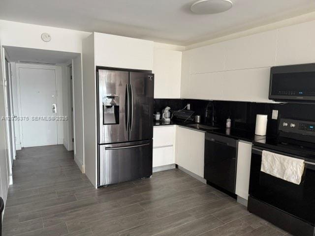 Building Photo - 3375 N Country Club Dr