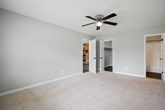 Building Photo - 1028 SE Kinsey Dr