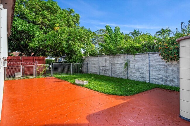 Building Photo - 6150 SW 15th St