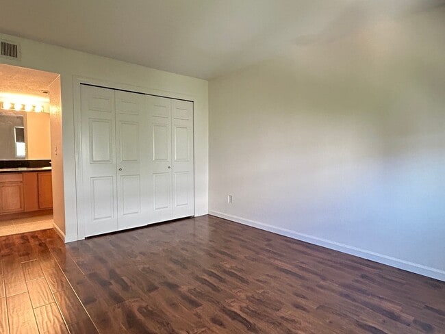 Building Photo - 2 Bed | 2 Bath Condo in Gated Phoenix Community