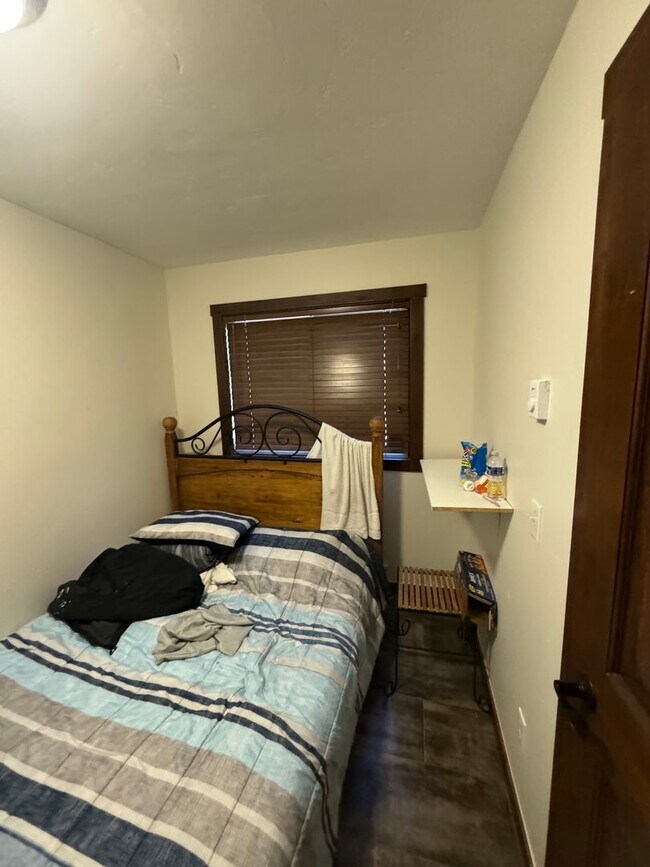 Building Photo - Woodworks Townhome- 3 Bedroom/3 Bath Unit w/Updated kitchen on the Bus Route