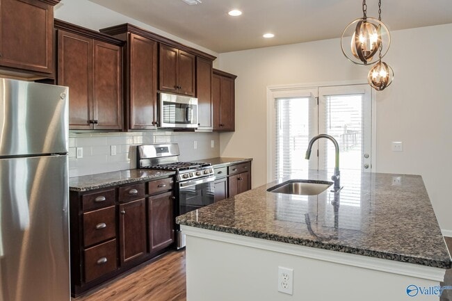 Building Photo - 213 Iron Cir