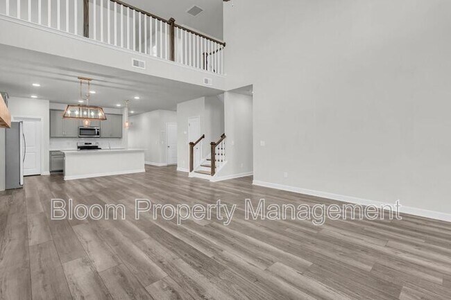 Building Photo - 450 Carrara Dr