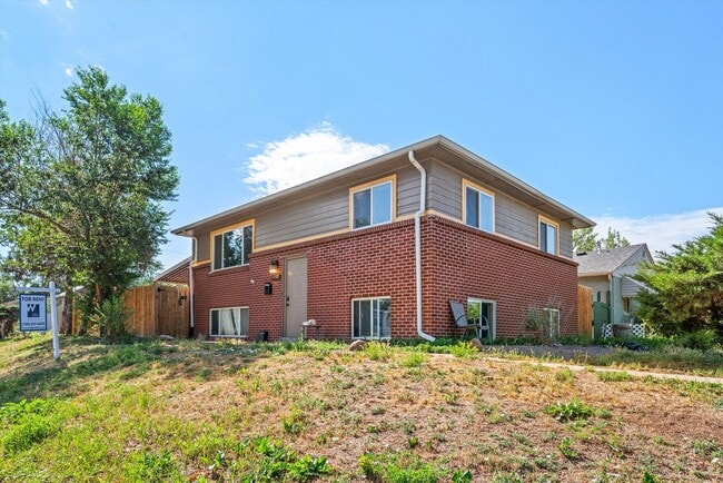 Building Photo - Updated 2 Bedroom Home in North Park Hill | Fresh Paint & Prime Denver Location