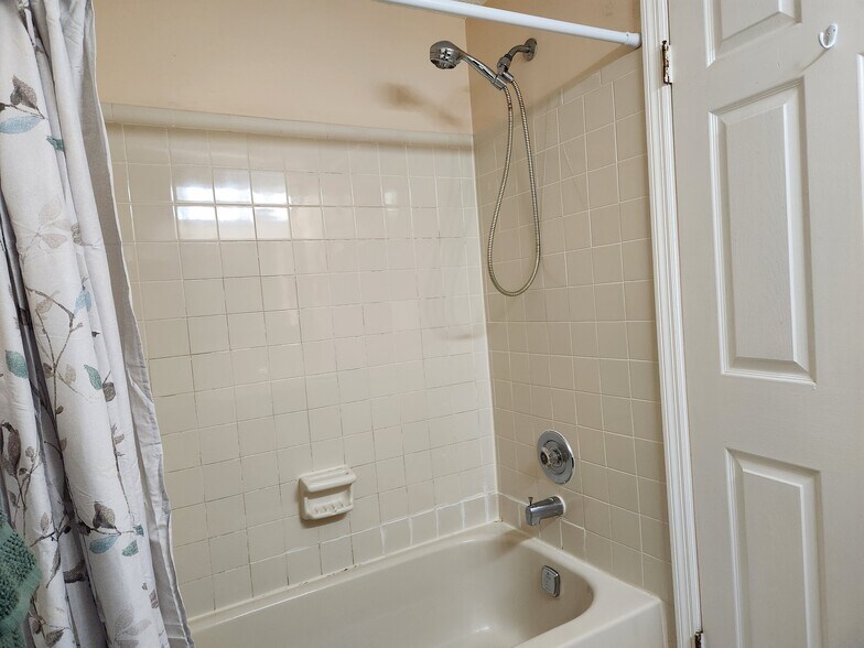 Building Photo - 65 Sweetfern Ct