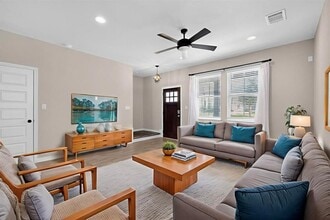 Building Photo - 2025 Arendale Dr