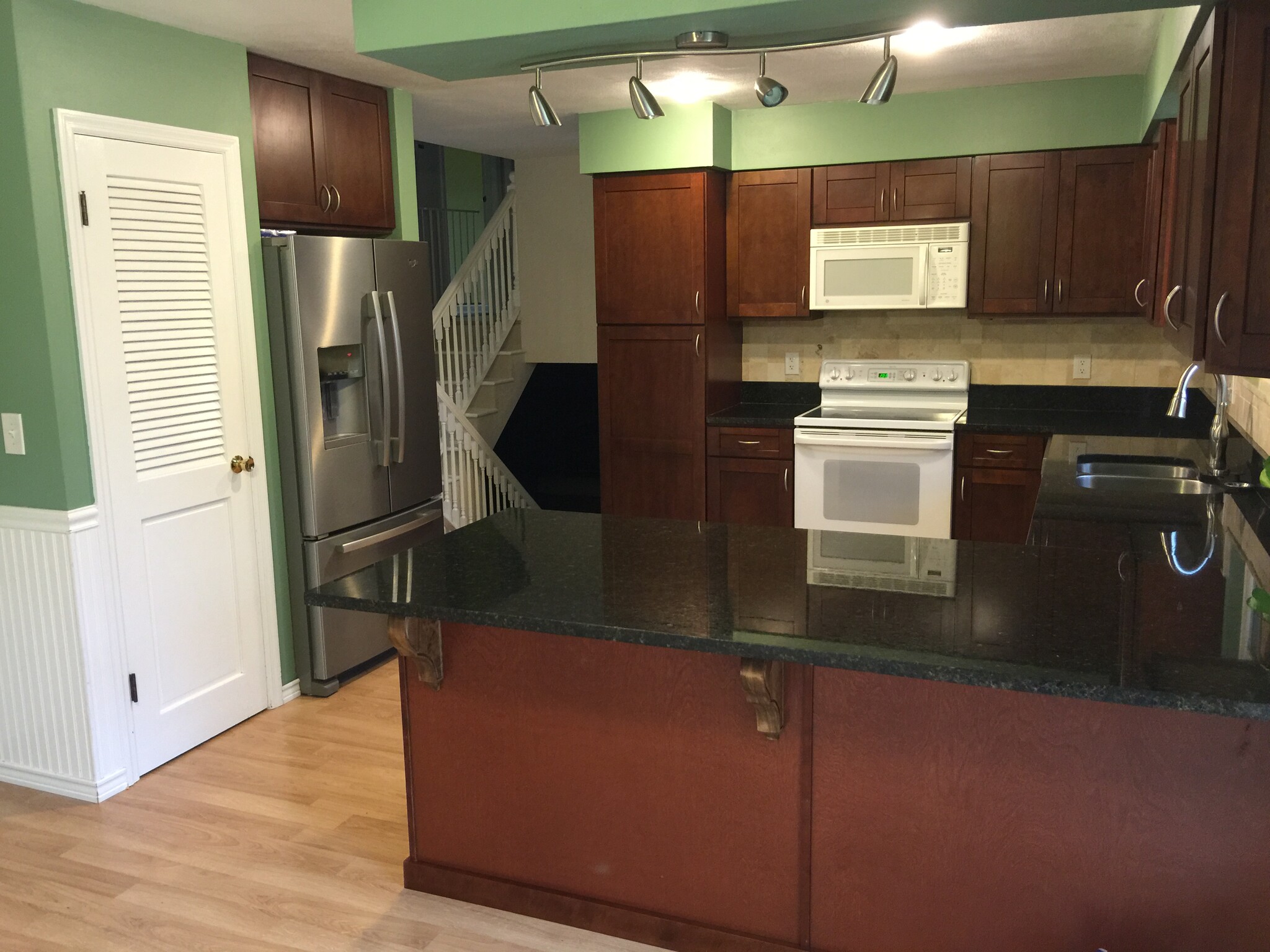 Kitchen - 304 Emily Cir