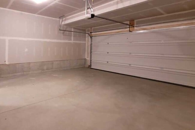 Building Photo - 3441 Alder Ave