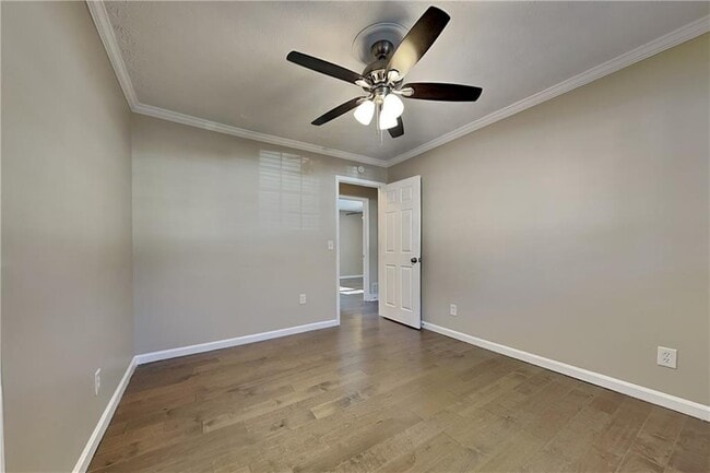 Building Photo - 4656 Lincoln Way SW