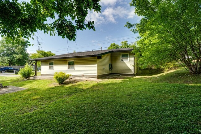 Building Photo - Charming Jasper Rental – 3 Bed, 2 Bath, $1,550/Month