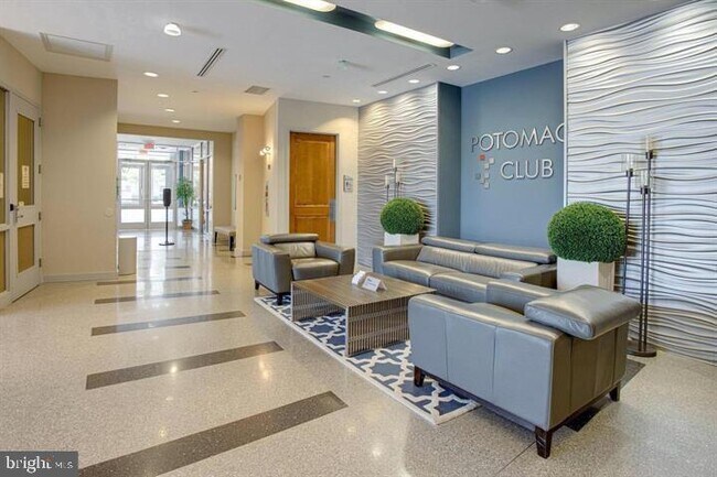 Building Photo - 2251 Oberlin Dr