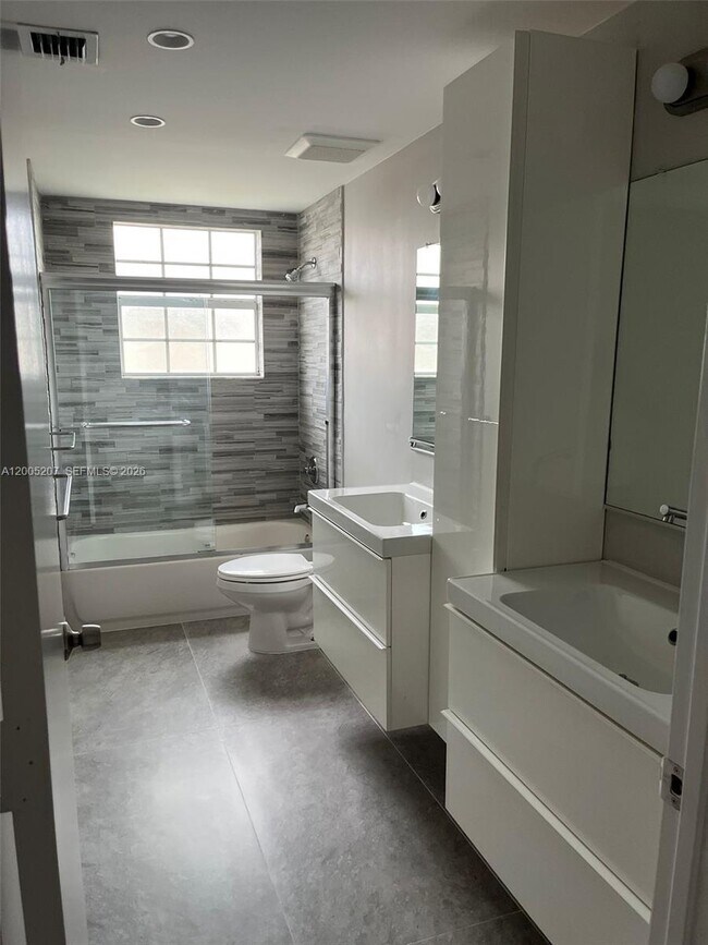 Building Photo - 1844 Salerno Cir