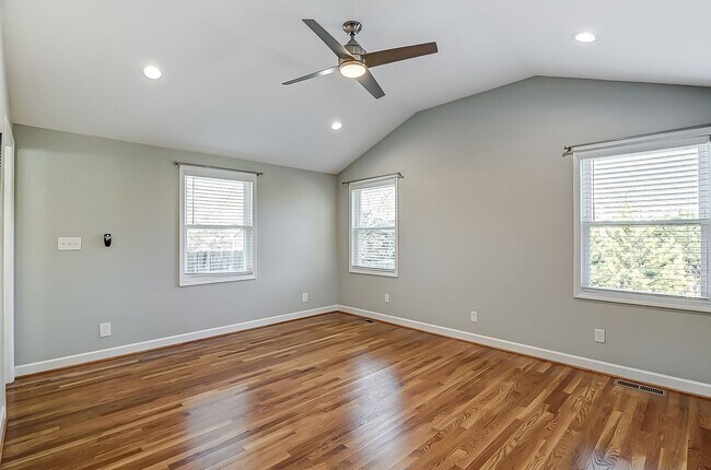 Building Photo - Beautifully Updated 4-Bed, 2.5-Bath Ranch Home in Belmont