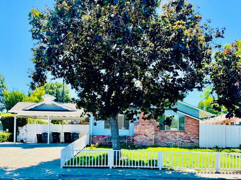 Building Photo - 141 Kittoe Dr