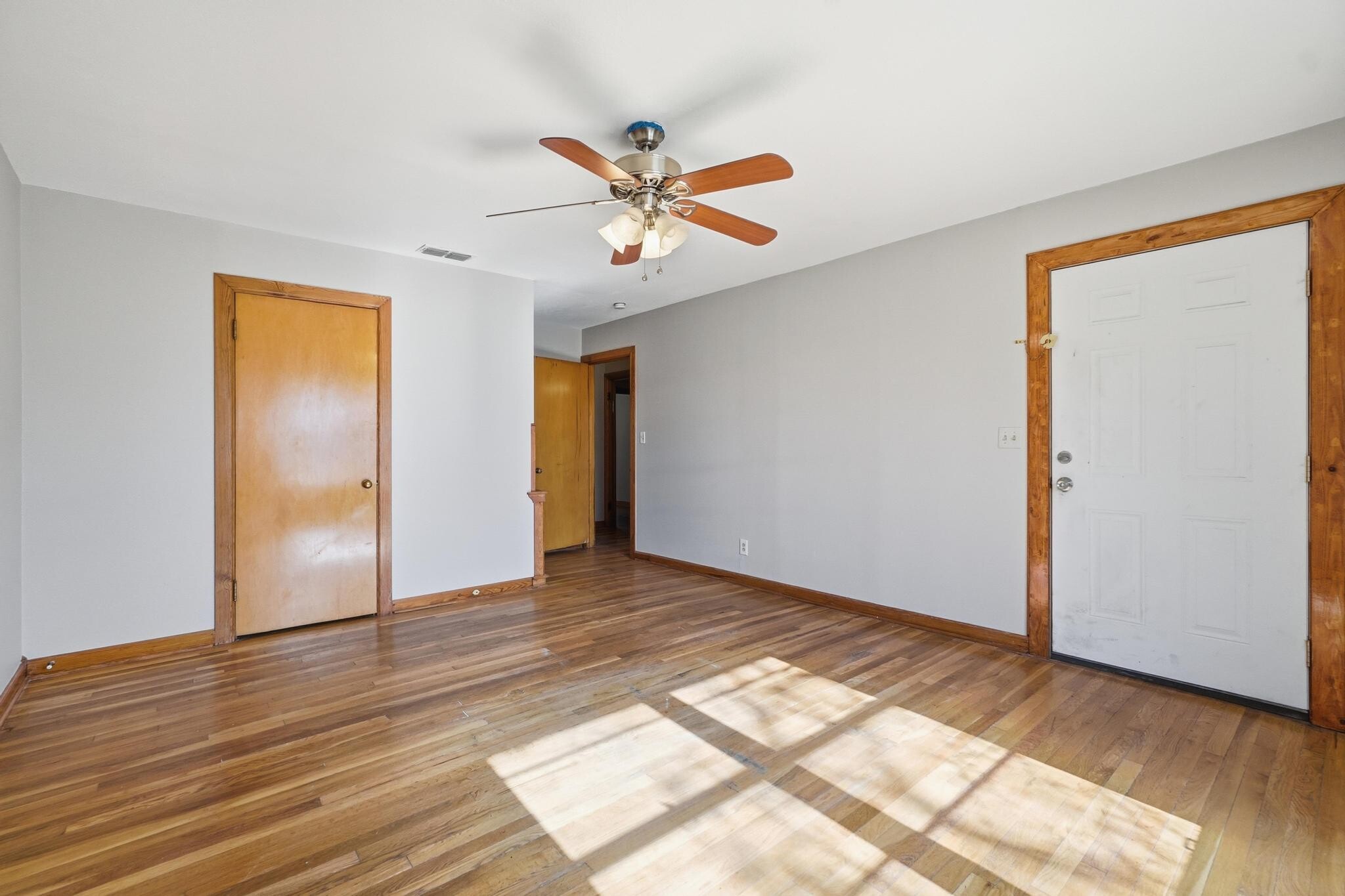 Building Photo - 134 Meander St