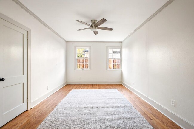 Building Photo - 2014 Golf Terrace Dr