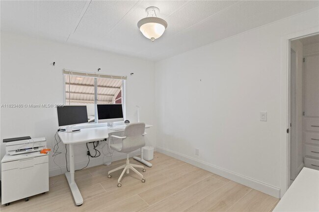 Building Photo - 5620 Lagoon Dr