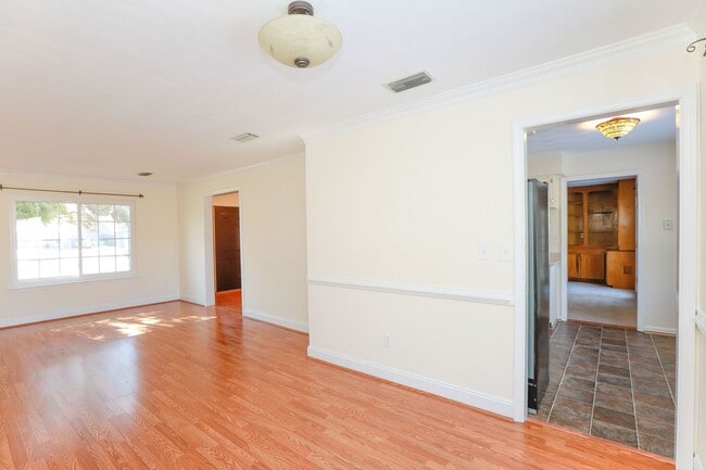 Building Photo - Spacious 4BR Home with a Fenced Yard & Jetted Tub