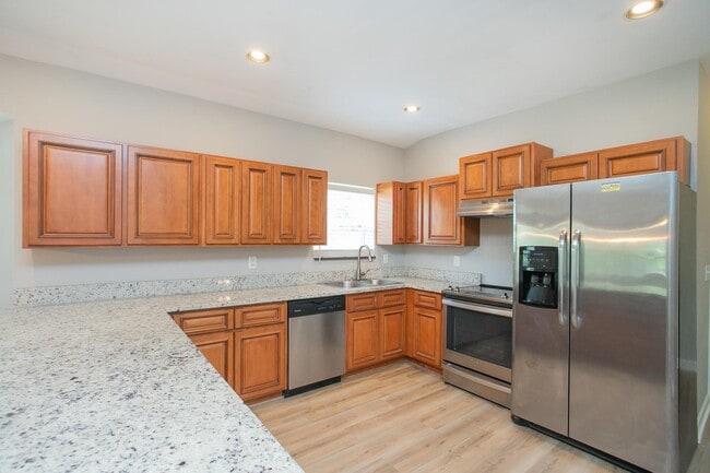 Building Photo - 1014 Douglas Ave