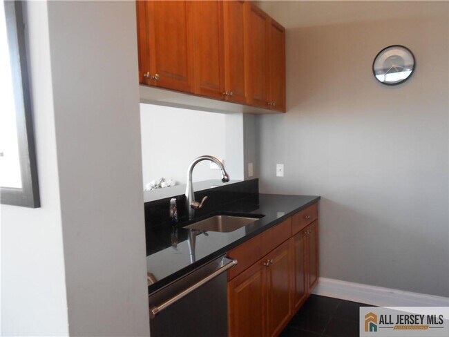 Building Photo - 1 Spring St