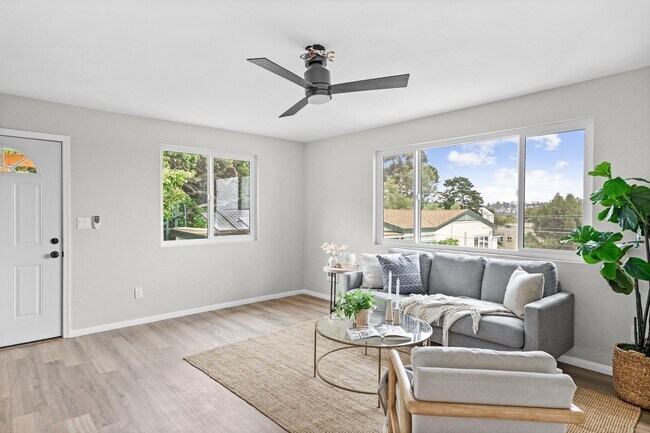 Building Photo - Newly remodeled studio with Washer/Dryer i...