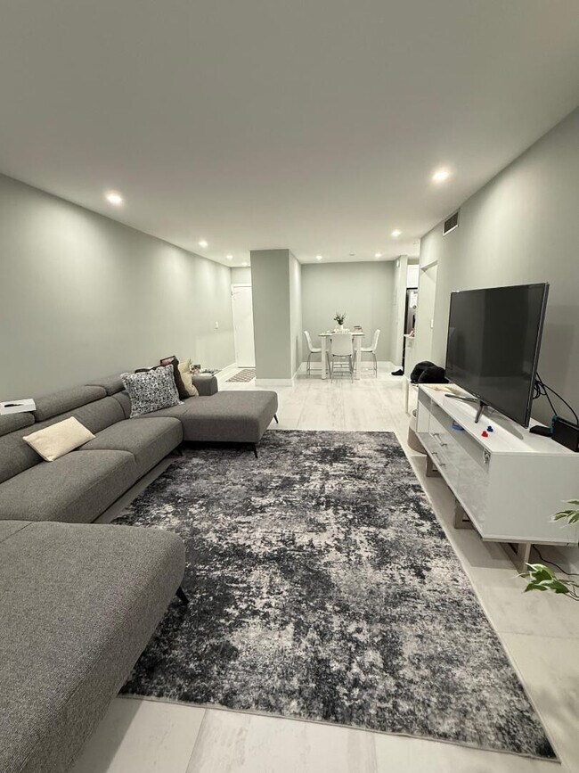 Building Photo - 2191 NE 68th St