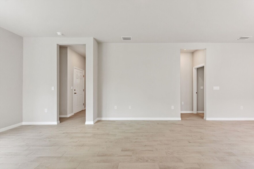 Building Photo - 708 Treehouse Ln
