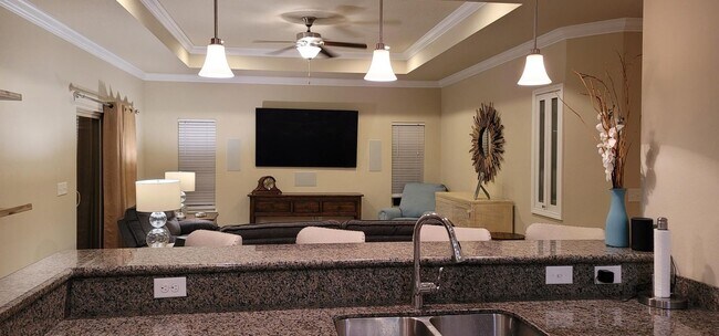 Building Photo - Lovely 3 Bedroom Home in Driftwood Estates!