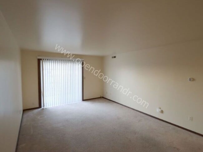 Building Photo - 1000 Old Brick Rd