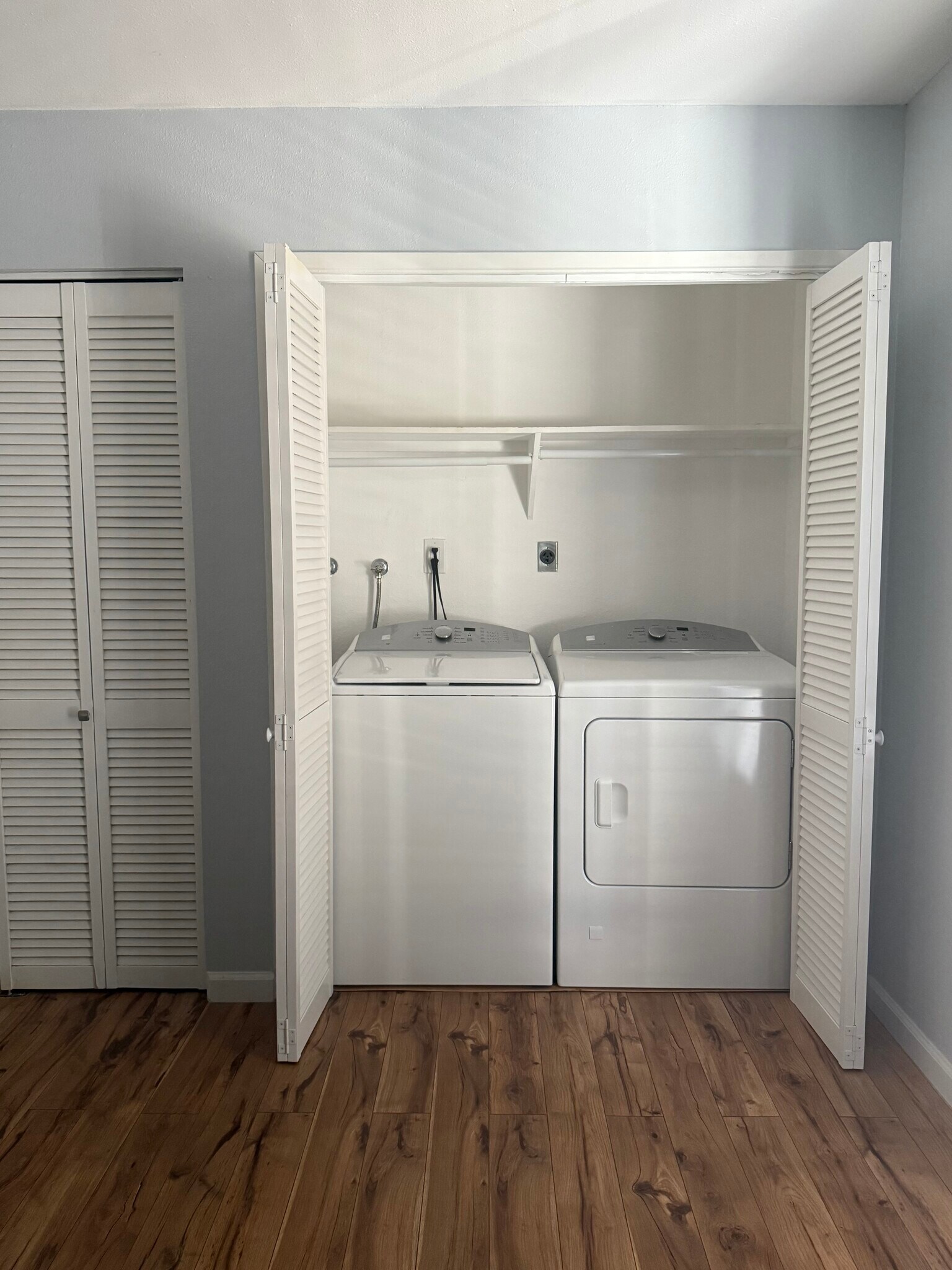 Building Photo - 1886 Fairway Park