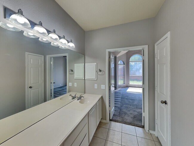 Building Photo - 2815 St Maria Dr
