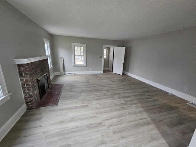 Building Photo - 3355 Henderson Rd