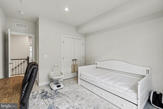 Building Photo - 17414 Southern Shrs Dr