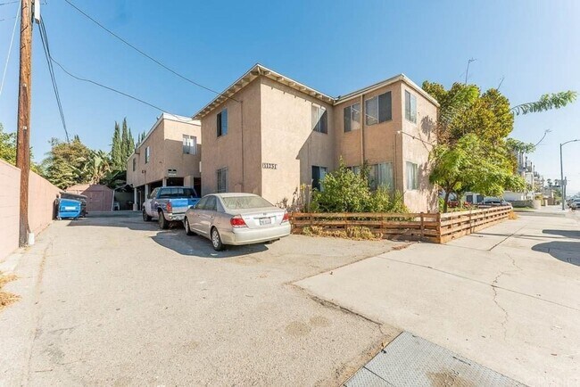 Building Photo - KLUMP6003 - 6003 Klump Avenue/11231 Oxnard...