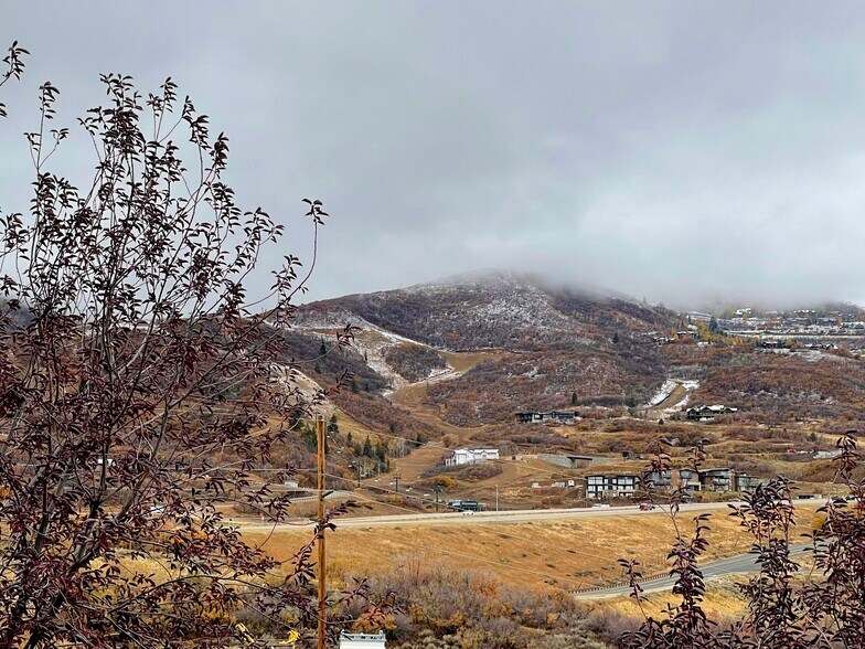 Building Photo - 1364 W Stillwater Dr