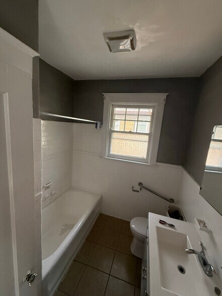 Building Photo - 672 N Fred Shuttlesworth Cir