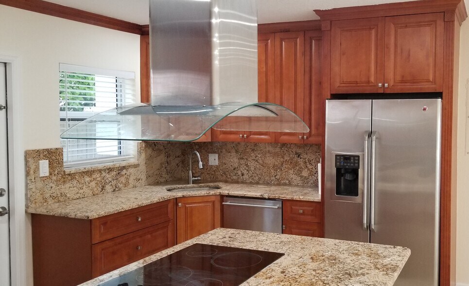 Building Photo - 802 Raymond St