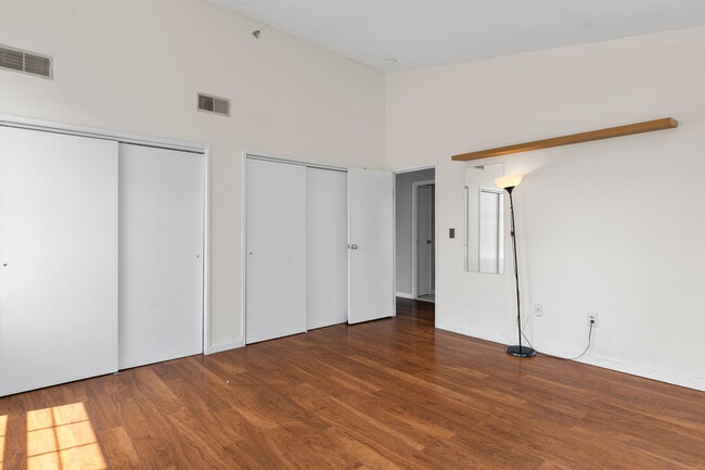 Building Photo - 196 Crown St