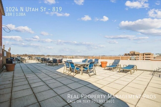 Building Photo - 1024 N Utah St