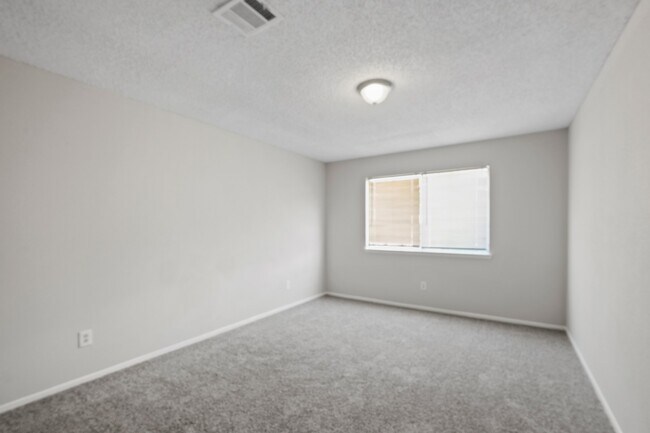 Building Photo - 13702 Tanvern Ct