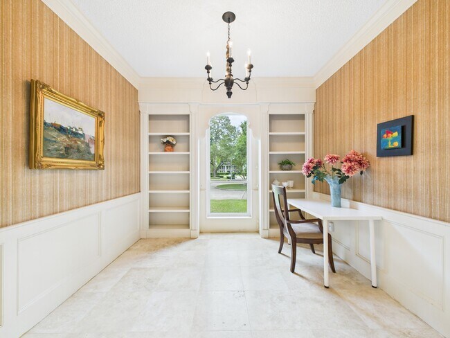 Building Photo - 702 Daria Ct