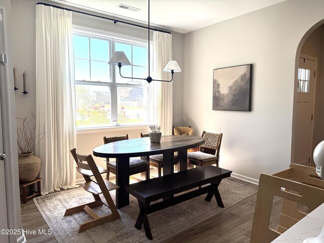 Building Photo - 301 Samuel Run Dr