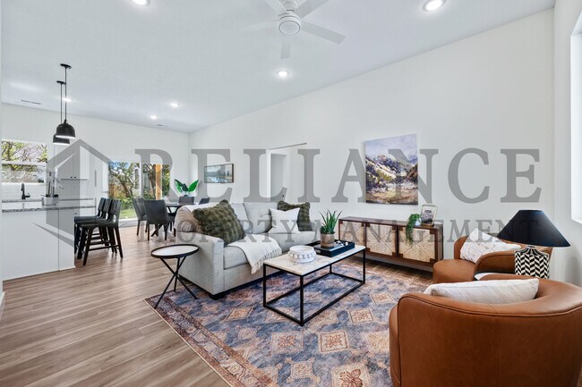 Building Photo - 607 Elmwood St