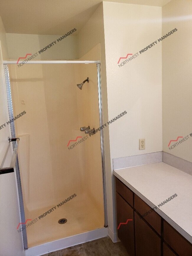 Building Photo - STATUS: *AVAILABLE * | R14 |  $1795