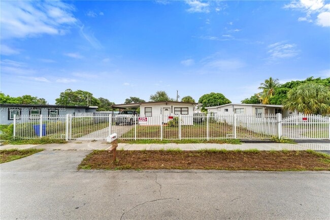 Primary Photo - 290 NW 29th Ave